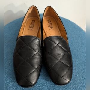 Pikolinos women's black leather slip-on loafers size 38. New without box